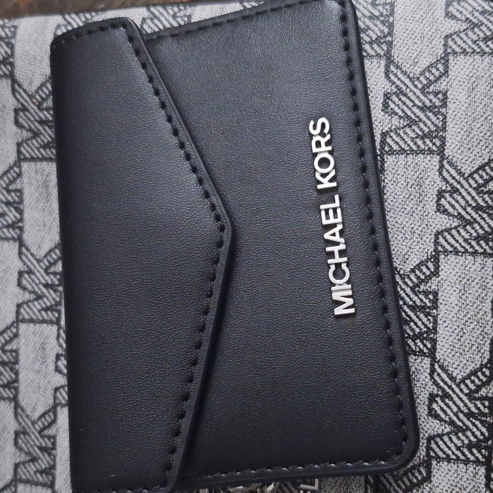 MICHAEL KORS WRISTLET🤩 - Picture 4 of 14
